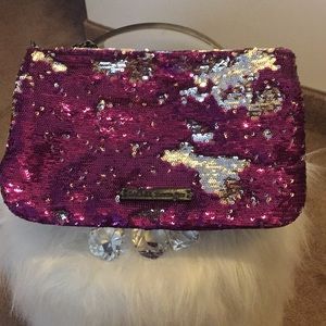 Beautiful cross body bag with chain